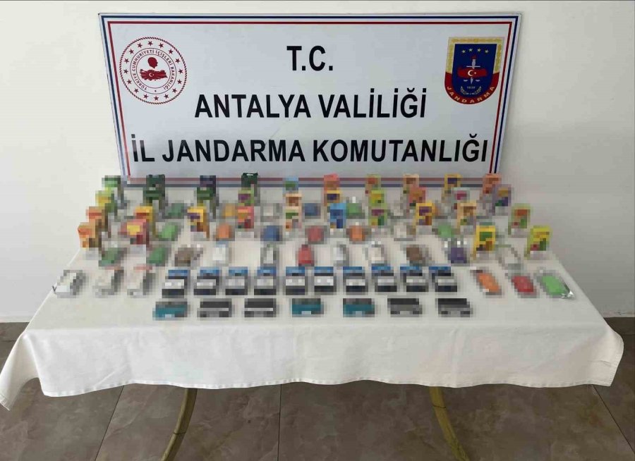 Manavgat’ta İki İşletmeye Kaçak Elektronik Sigara Operasyonu