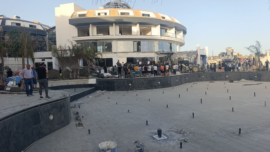 Antalya’da Otel İnşaatının Balkonu Göçtü: İşçiler Canını Son Anda Kurtardı