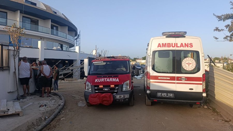 Antalya’da Otel İnşaatının Balkonu Göçtü: İşçiler Canını Son Anda Kurtardı