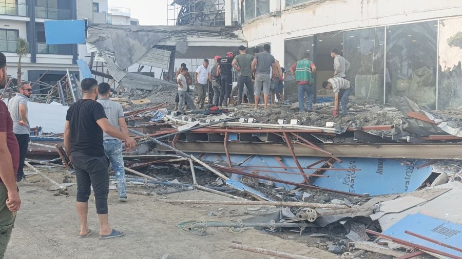 Antalya’da Otel İnşaatının Balkonu Göçtü: İşçiler Canını Son Anda Kurtardı