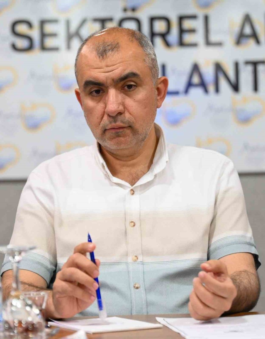 Türkiye Kasaplar Besiciler Et Ve Et Ürünleri Federasyonu Başkanı Yardımcı: "insanlar Zincir Marketler, Avm’lerin Kilo İle Et Gibi Sattıklarını Kurban Diye Alıyor. Bu Kurban Değildir"