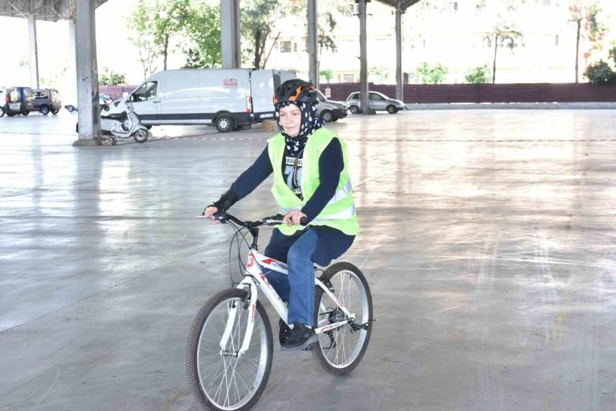 Kepez’de Bisiklet Sürme Eğitimleri Veriliyor