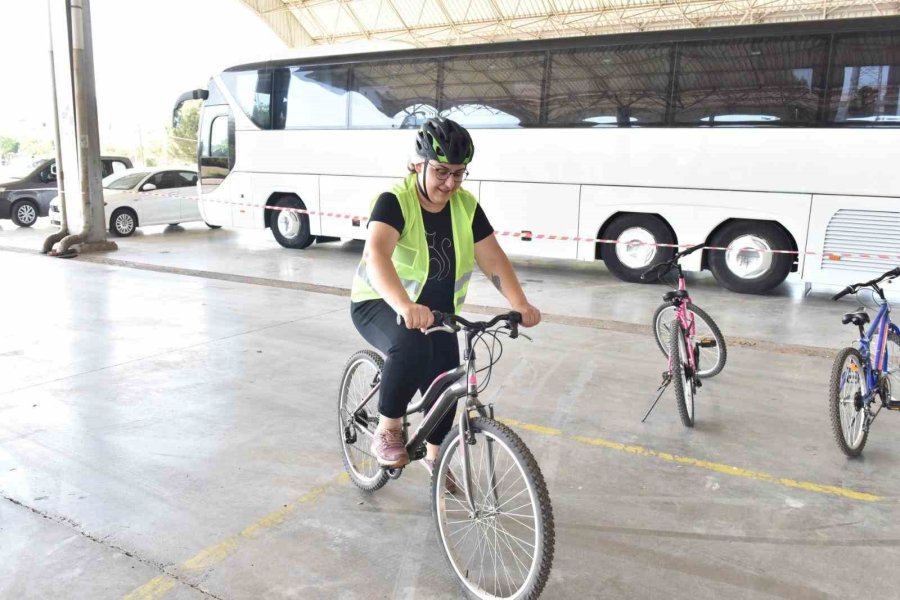 Kepez’de Bisiklet Sürme Eğitimleri Veriliyor