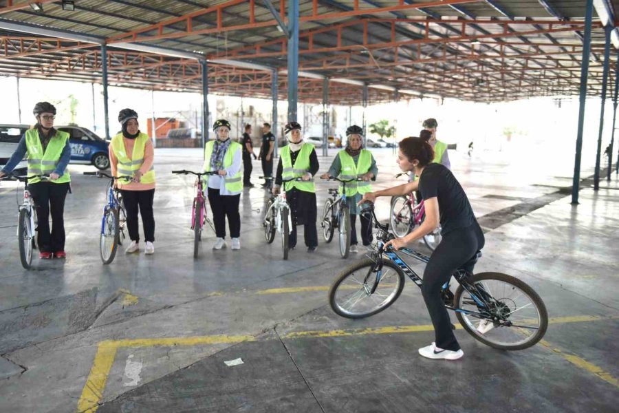 Kepez’de Bisiklet Sürme Eğitimleri Veriliyor