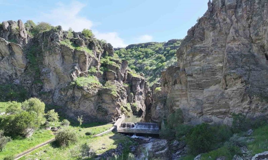 Niğde’nin Saklı Cenneti ’dipsiz Kanyon’ Havadan Görüntülendi