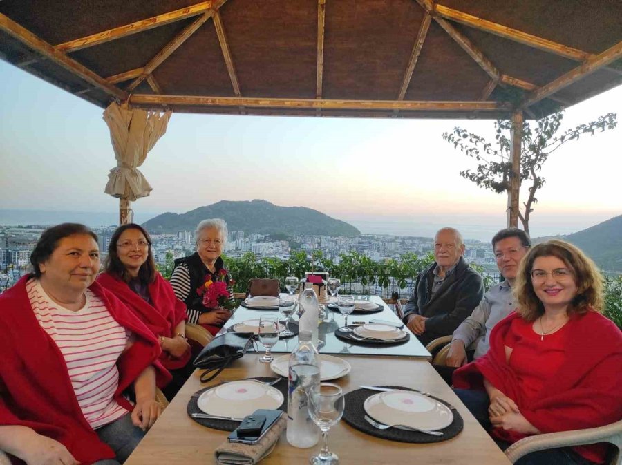 Yıllara Meydan Okuyan Çift, 63 Yıllık Evliliğin Sırrını Açıklıyor: Sabır, Hoşgörü Ve Karşılıklı Anlayış