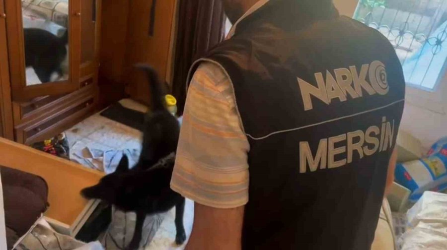 Zehir Taciri Kilolarca Uyuşturucu Ve 375 Bin Tl İle Yakalandı