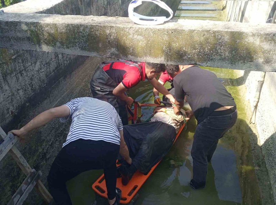 Üzerinden Geçmeye Çalıştığı Sulama Kanalına Düşen Şahsın Ayağı Kırıldı
