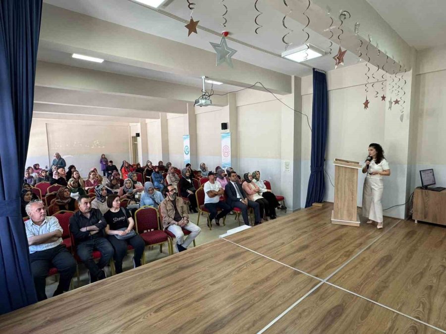 Velilere Sağlıklı Yaşam Ve Beslenme Eğitimi Verildi