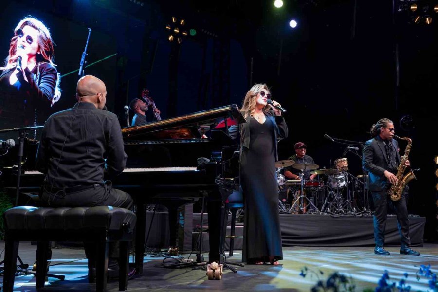 Anne Olmaya Hazırlanan Melody Gardot Antalyalı Müzikseverlerle Buluştu