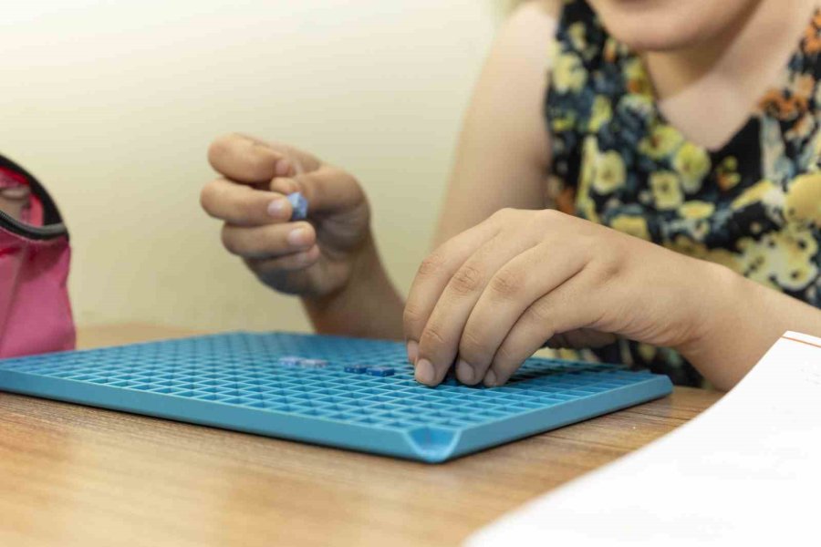 Görme Engelle Genç Kız Üniversite Hayaline Adım Adım İlerliyor