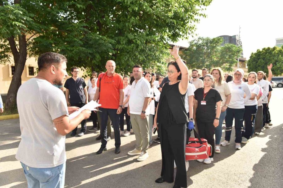 Kepez Belediyesi’nden Gerçeğini Aratmayan Deprem Tatbikatı