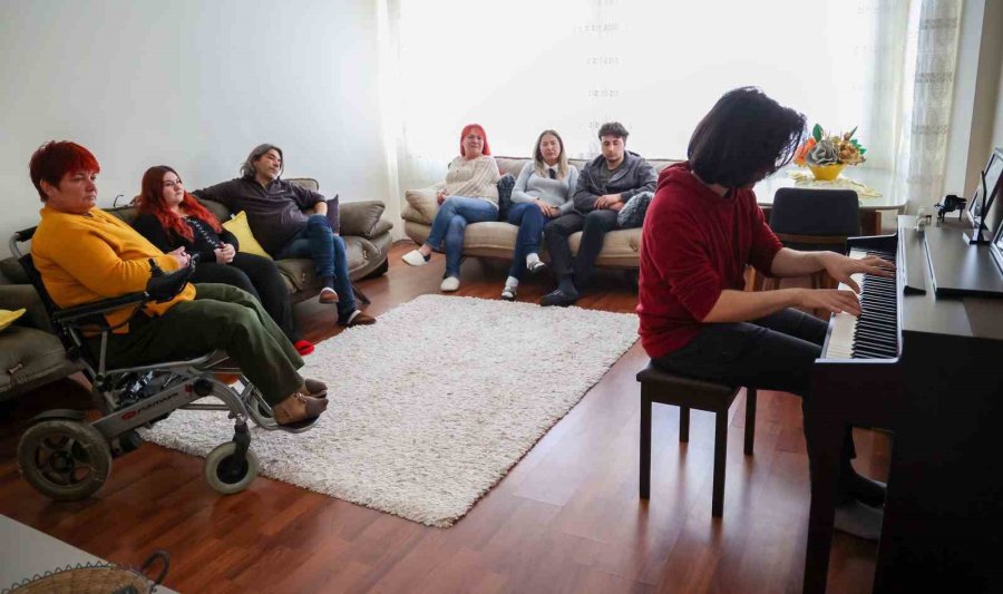 Genç Piyanist Dünyanın En Önemli Müzik Okullarından Birini Kazandı