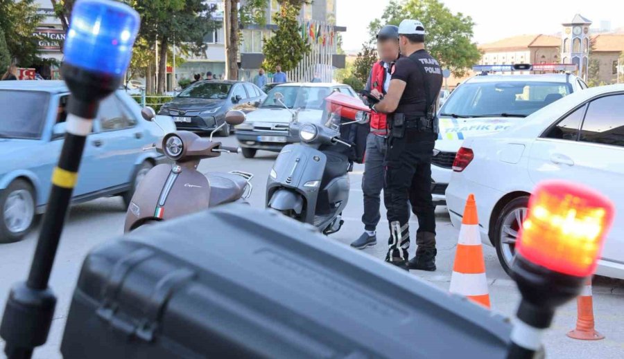 Aksaray’da 2 Bin 500 Motosiklet Sürücüsüne Kask Cezası