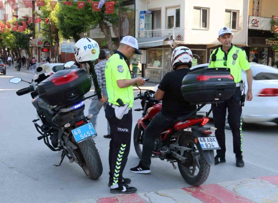 Aksaray’da 2 Bin 500 Motosiklet Sürücüsüne Kask Cezası
