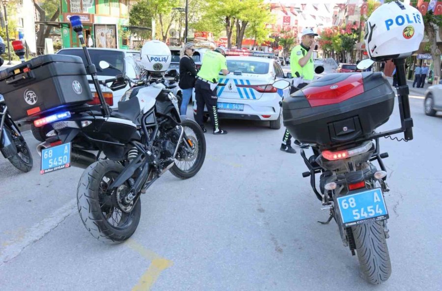 Aksaray’da 2 Bin 500 Motosiklet Sürücüsüne Kask Cezası