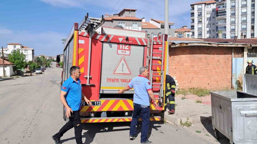 Evden Yükselen Yoğun Duman İtfaiye Ve Polisi Harekete Geçirdi