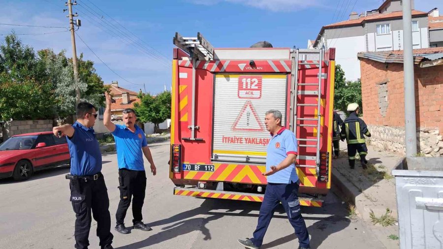 Evden Yükselen Yoğun Duman İtfaiye Ve Polisi Harekete Geçirdi