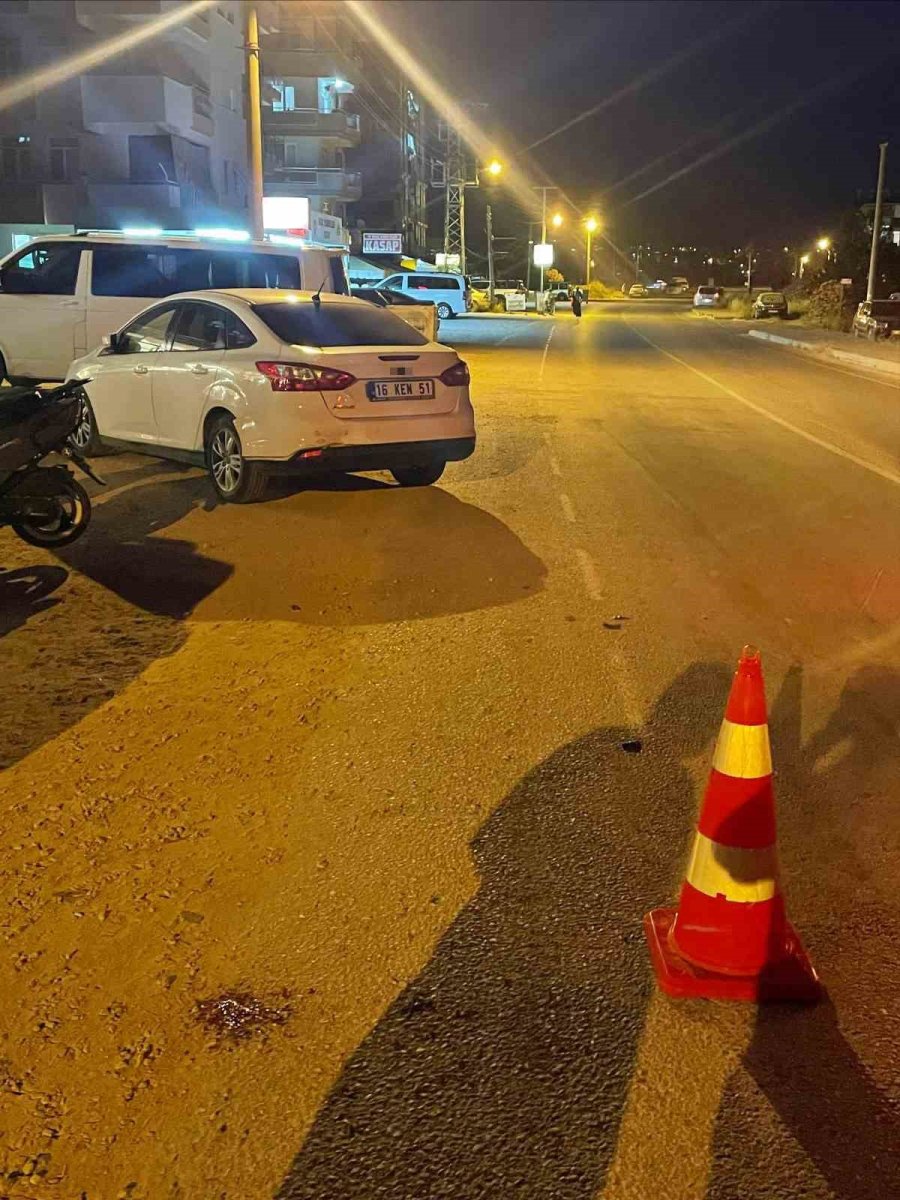 Manavgat’ta Motosiklet Otomobile Çarptı: 1 Yaralı