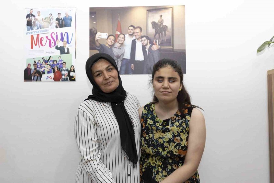 Görme Engelle Genç Kız Üniversite Hayaline Adım Adım İlerliyor