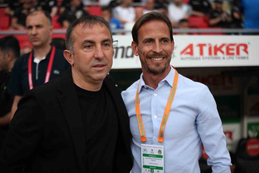 Trendyol Süper Lig: Konyaspor: 0 - Alanyaspor: 2 (ilk Yarı)