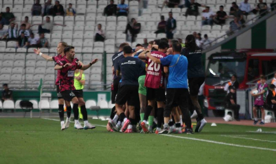 Trendyol Süper Lig: Konyaspor: 0 - Alanyaspor: 2 (ilk Yarı)