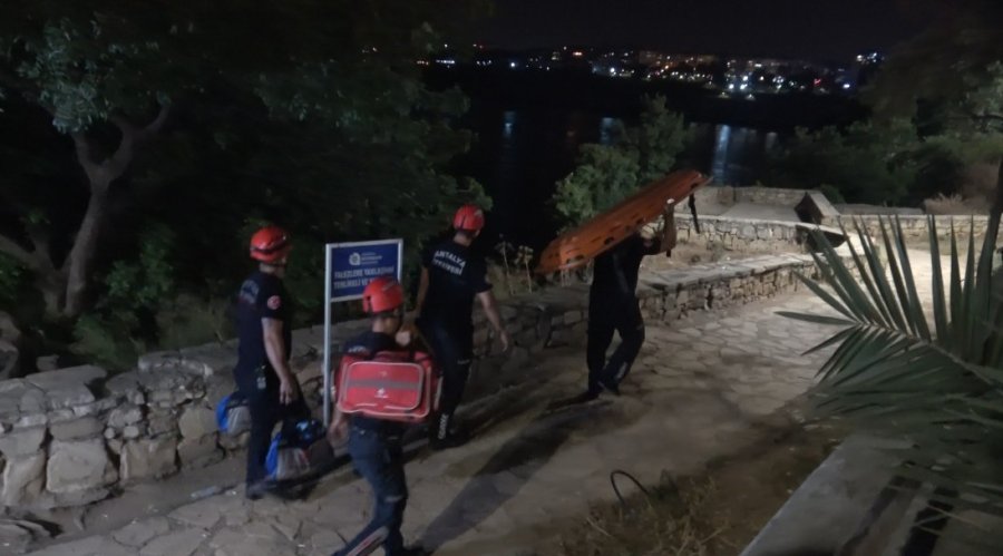 30 Metrelik Falezlerden Düşen Adam Hayatını Kaybetti