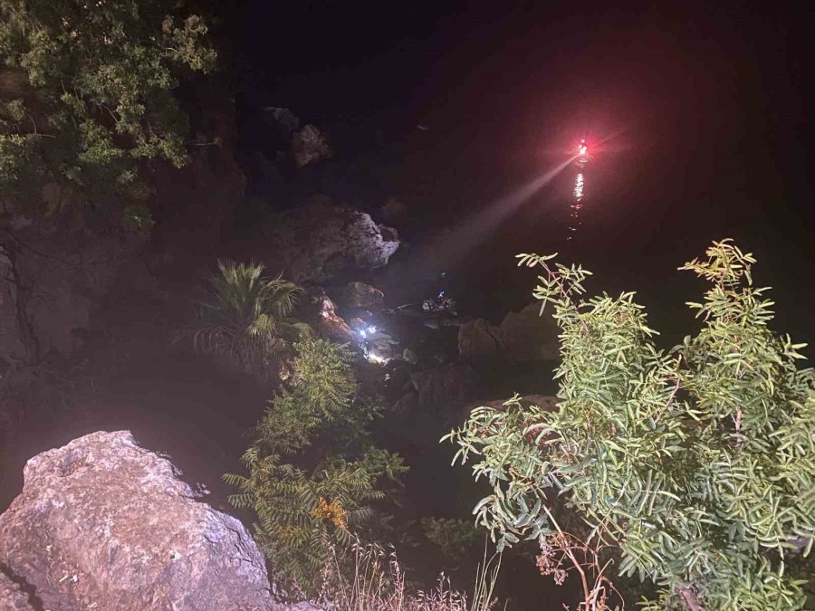 30 Metrelik Falezlerden Düşen Adam Hayatını Kaybetti