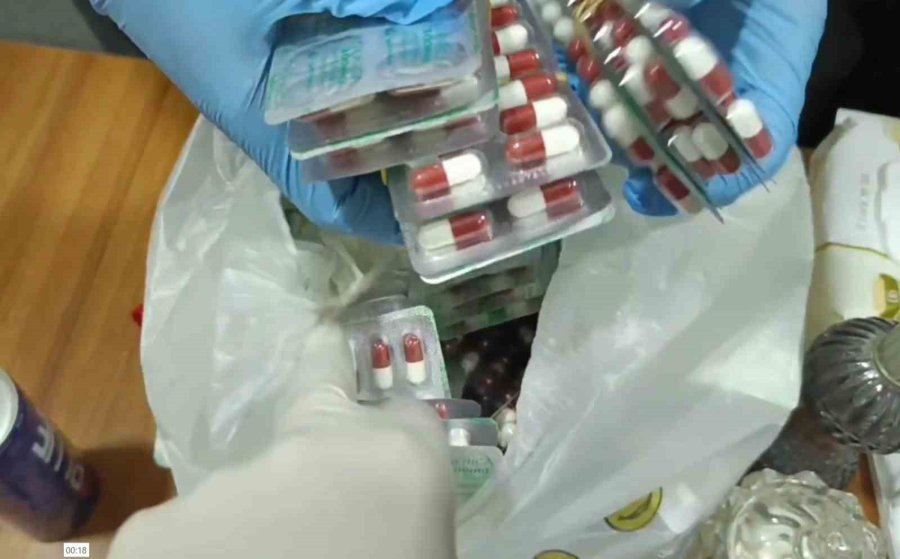 Asma Tavan Arasından 3 Bin 155 Adet Uyuşturucu Hap Çıktı