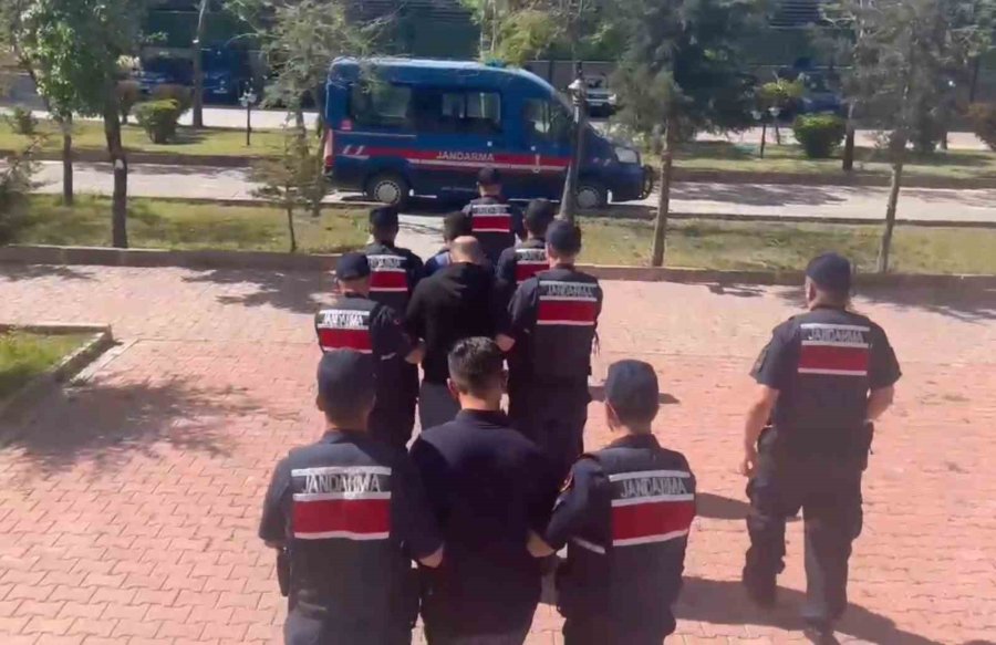 Asma Tavan Arasından 3 Bin 155 Adet Uyuşturucu Hap Çıktı