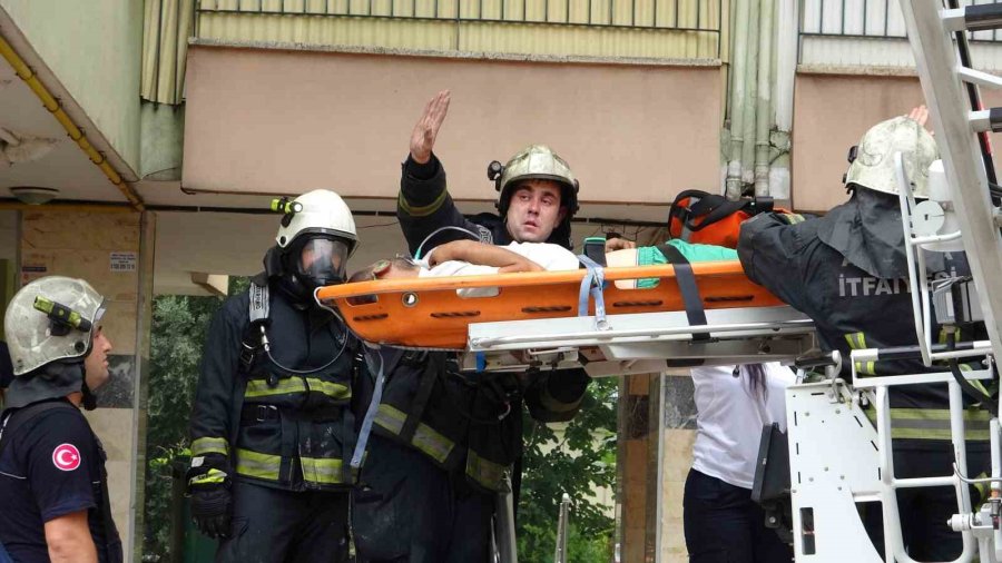 Antalya’da 15 Katlı Apartmanda Çıkan Yangında Adeta Can Pazarı Yaşandı