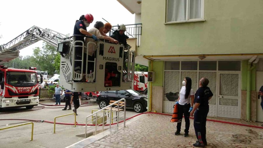 Antalya’da 15 Katlı Apartmanda Çıkan Yangında Adeta Can Pazarı Yaşandı
