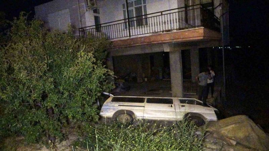 ‘balık Avlayacağım’ Deyip Patronundan Aldığı Araçla Evin Avlusuna Uçtu