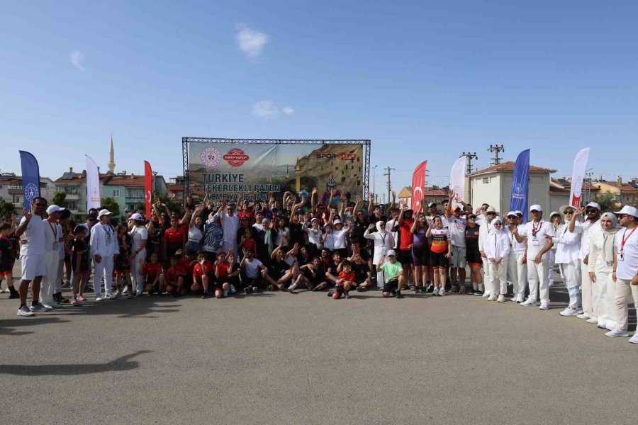 Karaman’da Düzenlenen Tekerlekli Paten Yarışması Sona Erdi