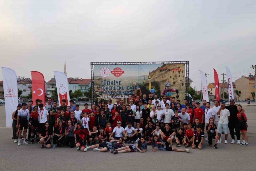 Karaman’da Düzenlenen Tekerlekli Paten Yarışması Sona Erdi