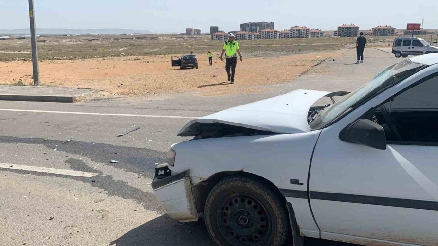 Karaman’da Trafik Kazası: 2 Yaralı