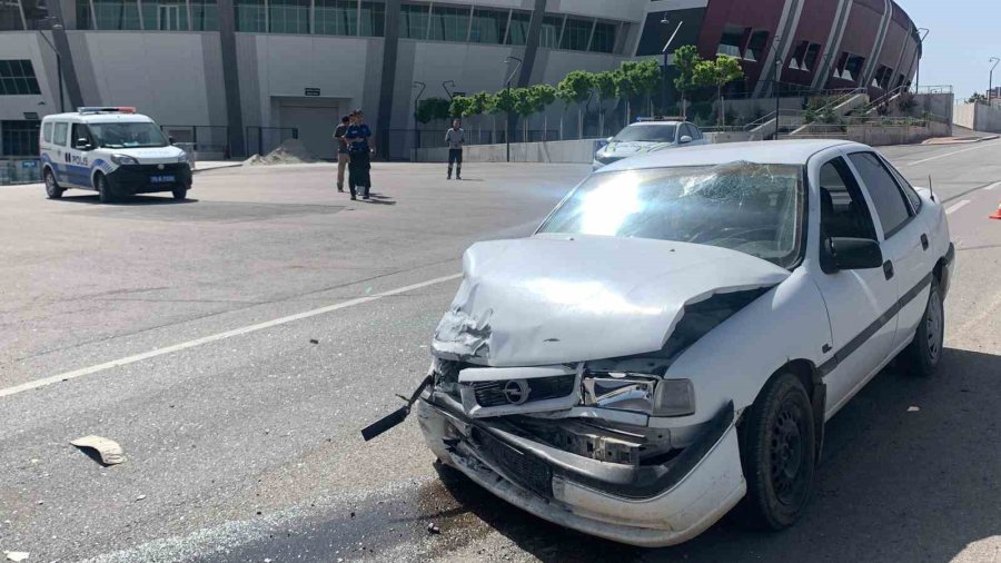 Karaman’da Trafik Kazası: 2 Yaralı