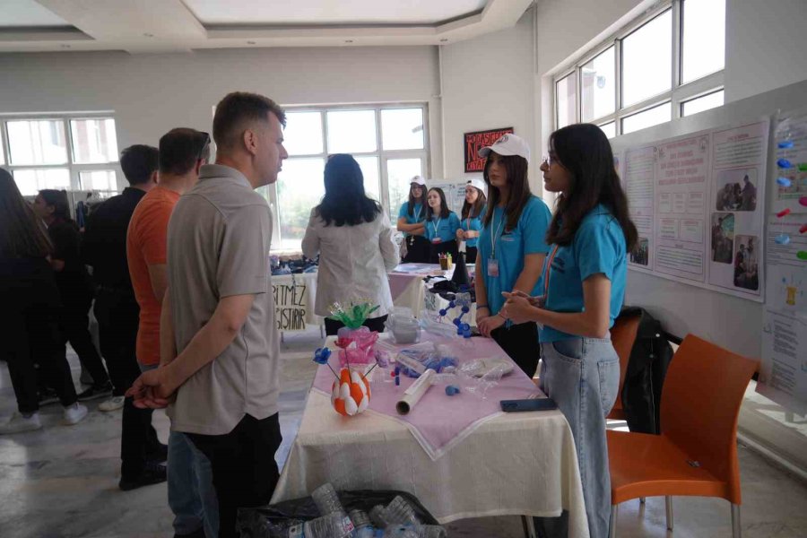 Niğde’de Öğrenciler Geliştirdikleri Faydalı Projeleri Tanıttı