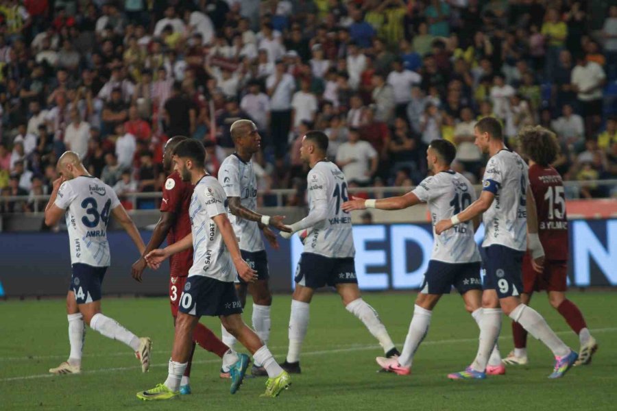 Trendyol Süper Lig: Hatayspor: 1 - Fenerbahçe: 1 (ilk Yarı)
