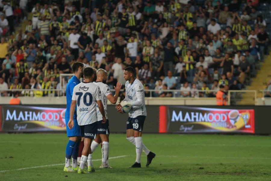 Trendyol Süper Lig: Hatayspor: 1 - Fenerbahçe: 1 (ilk Yarı)