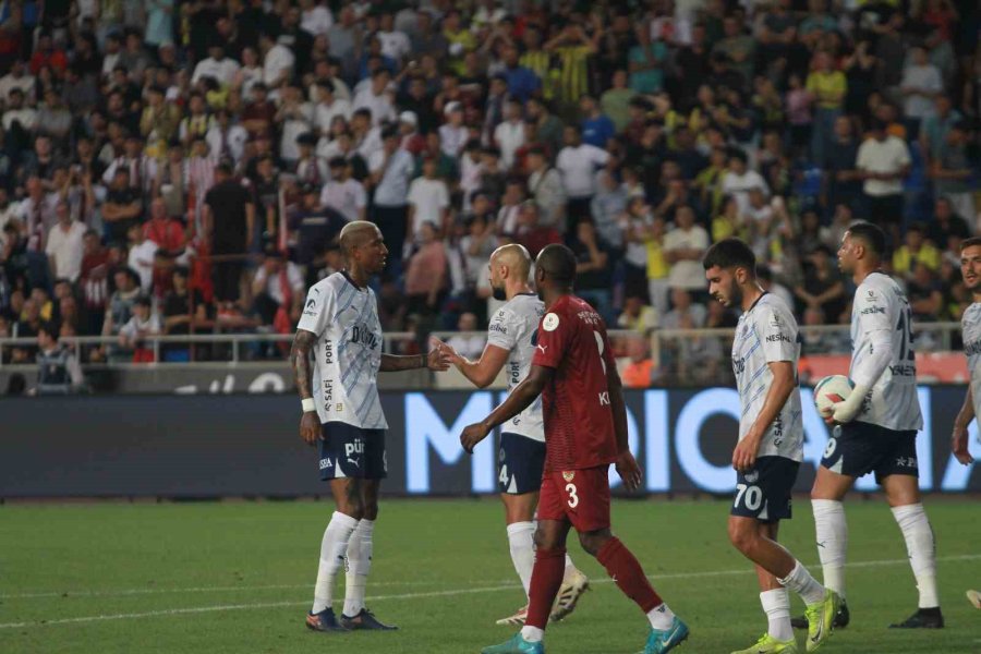 Trendyol Süper Lig: Hatayspor: 1 - Fenerbahçe: 1 (ilk Yarı)