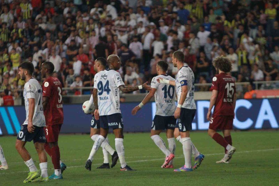 Trendyol Süper Lig: Hatayspor: 1 - Fenerbahçe: 1 (ilk Yarı)