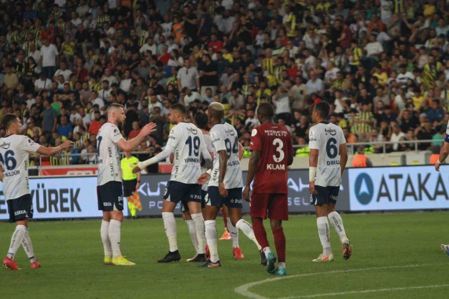 Trendyol Süper Lig: Hatayspor: 1 - Fenerbahçe: 1 (ilk Yarı)