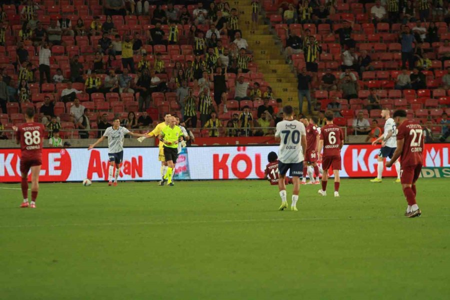 Trendyol Süper Lig: Hatayspor: 1 - Fenerbahçe: 1 (ilk Yarı)