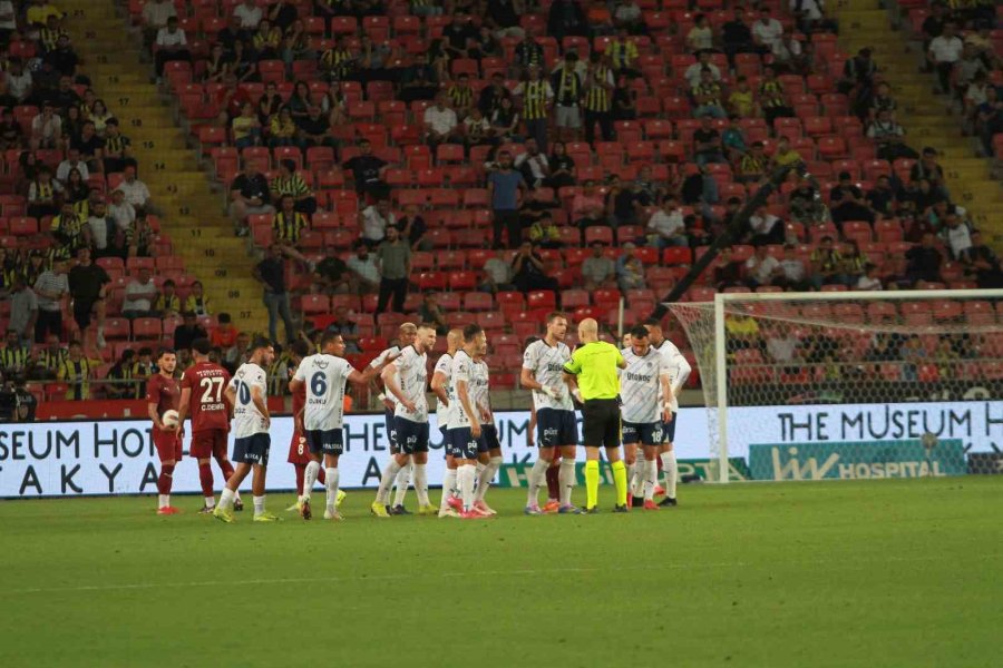 Trendyol Süper Lig: Hatayspor: 1 - Fenerbahçe: 1 (ilk Yarı)