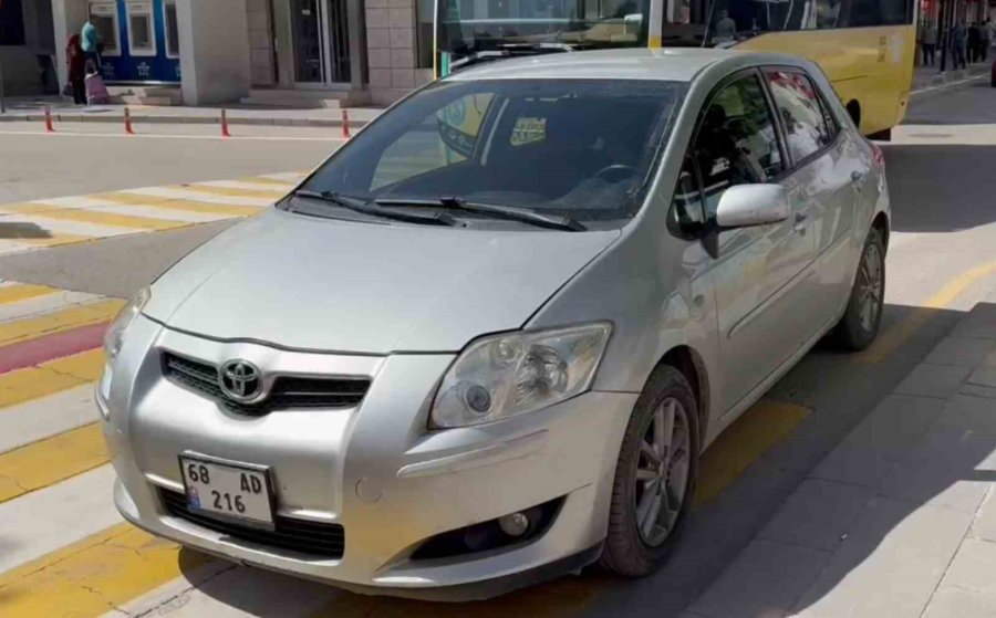 Çocuğu Araçtan Attı, Aracı Çalıp Kaçtı