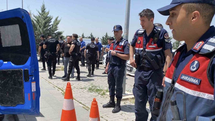 17 Yaşındaki Genç Arazi Kavgasında Tüfeği Ateşledi, Bir Kişiyi Ve Yanlışlıkla Babasını Vurdu