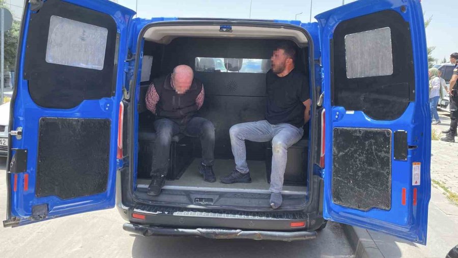 17 Yaşındaki Genç Arazi Kavgasında Tüfeği Ateşledi, Bir Kişiyi Ve Yanlışlıkla Babasını Vurdu