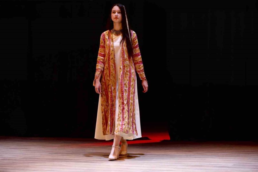 Geçmişten Günümüze Niğde Motifleri Defilesi Düzenlendi