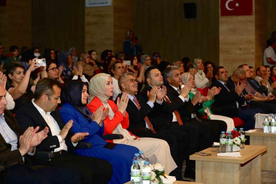 Geçmişten Günümüze Niğde Motifleri Defilesi Düzenlendi